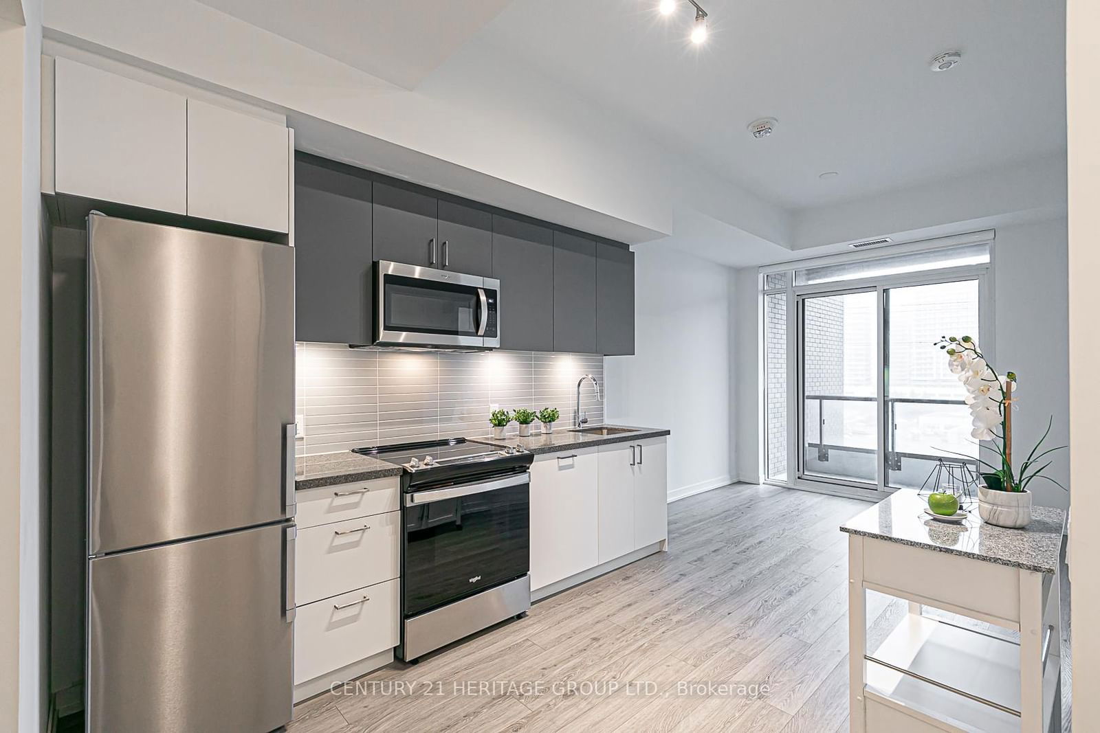 8868 Yonge St, unit 712E for rent