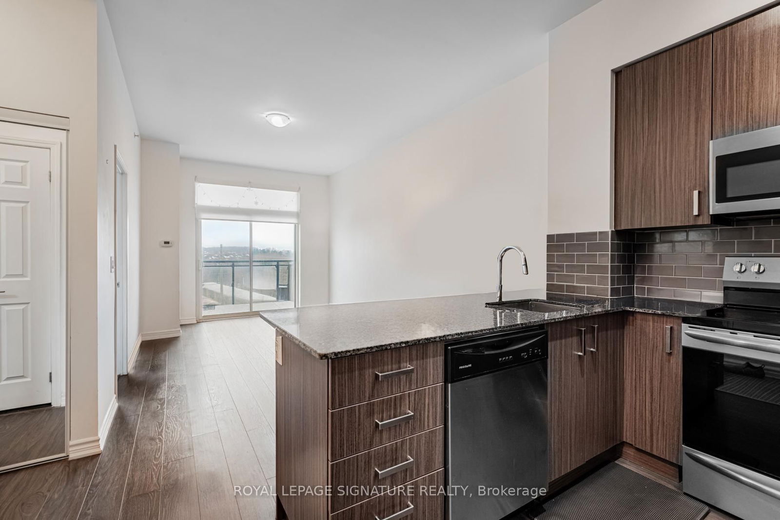 11611 Yonge St, unit 620 for sale