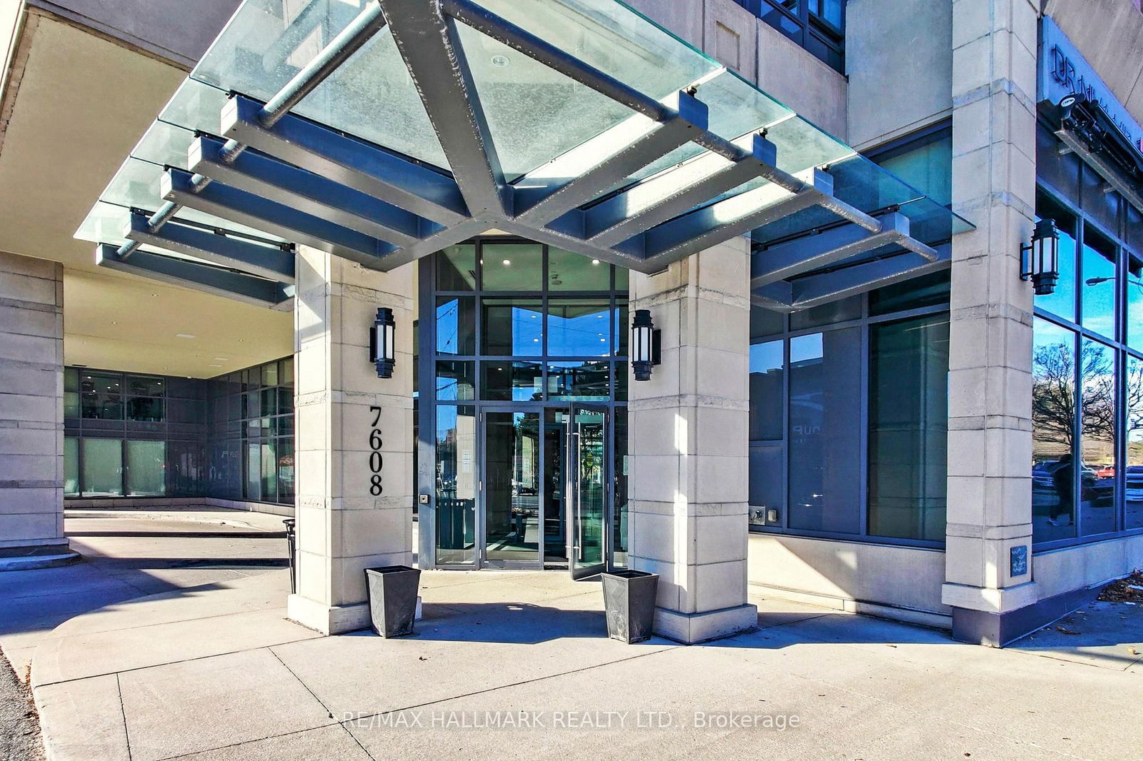 7608 Yonge St, unit 120 for sale