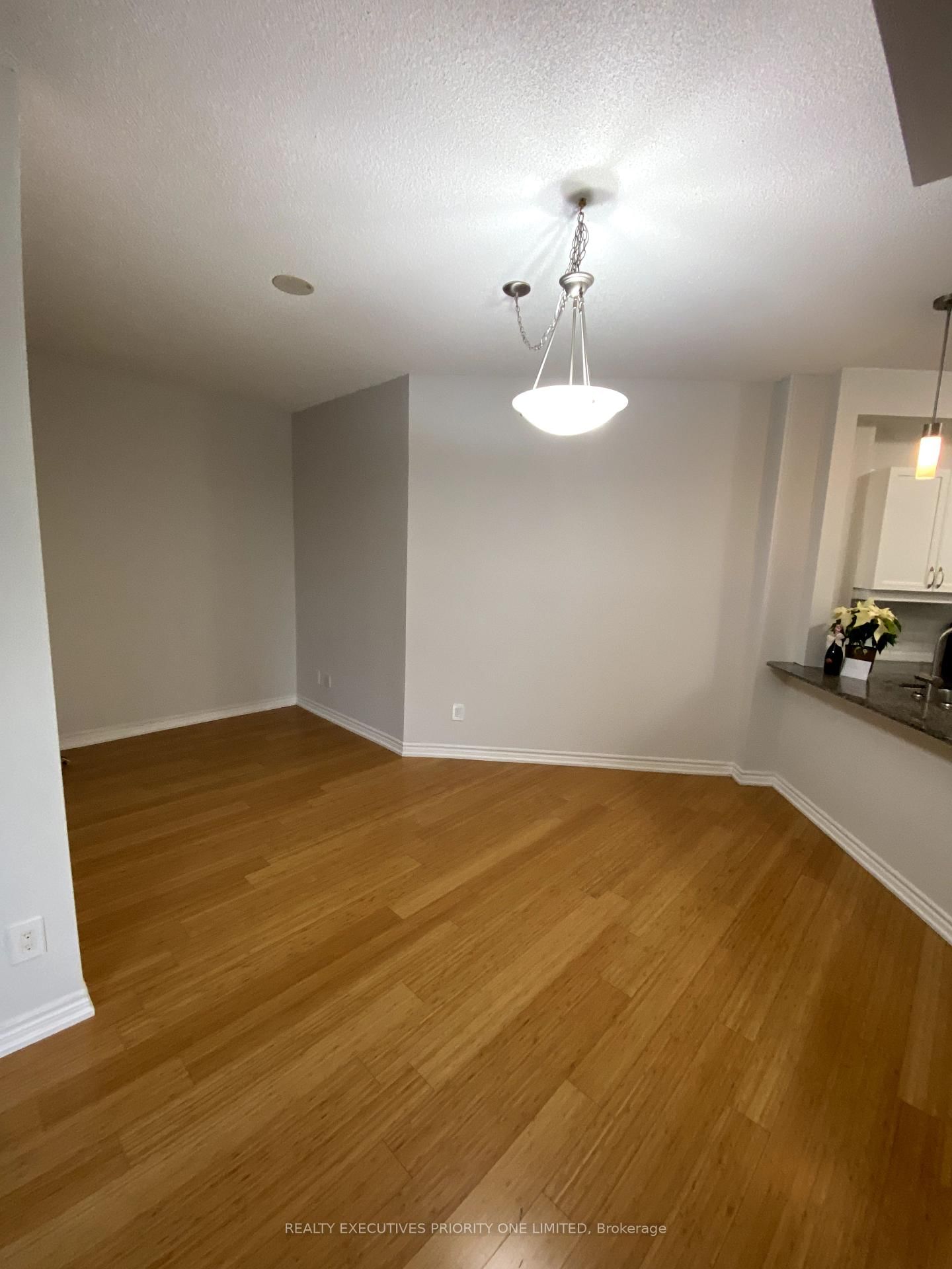 7730 kipling Ave, unit 801 for rent