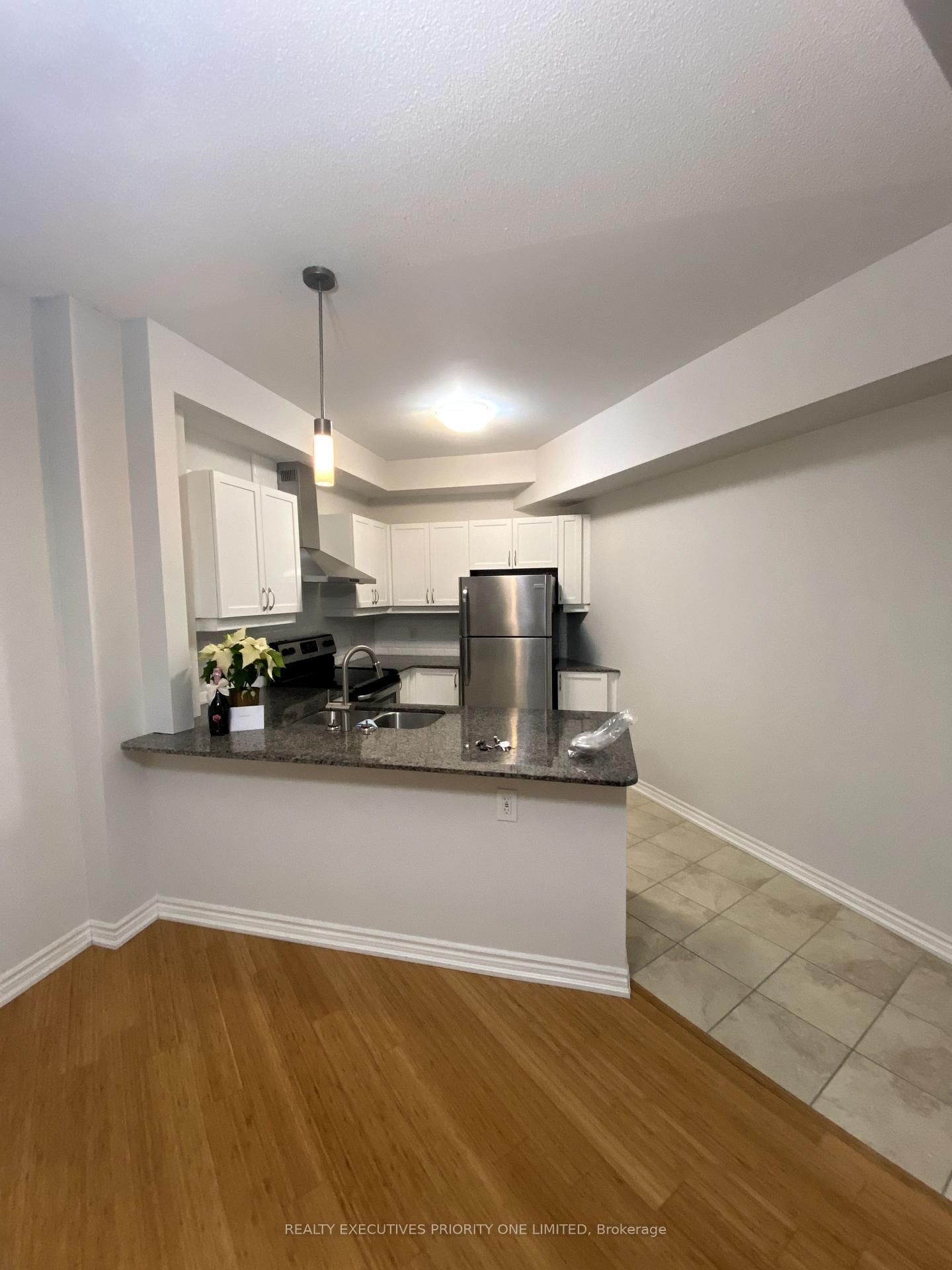 7730 kipling Ave, unit 801 for rent