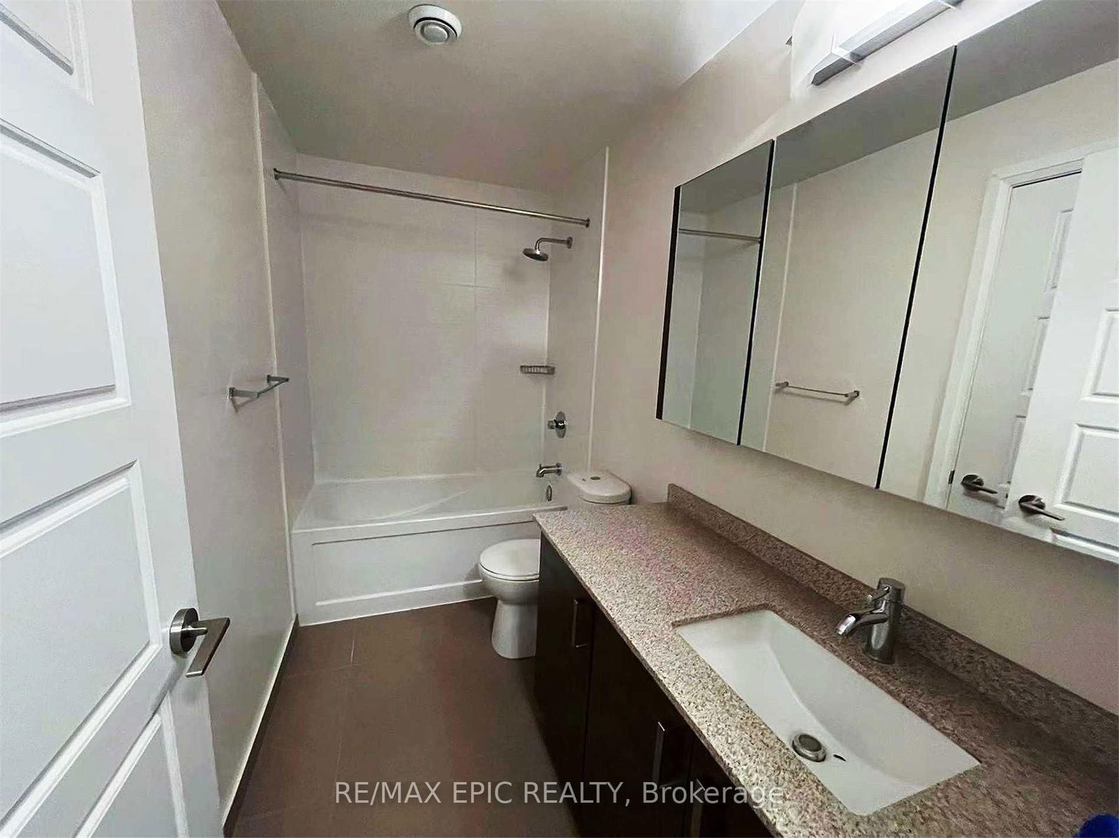 1 Uptown Dr, unit 609 for rent