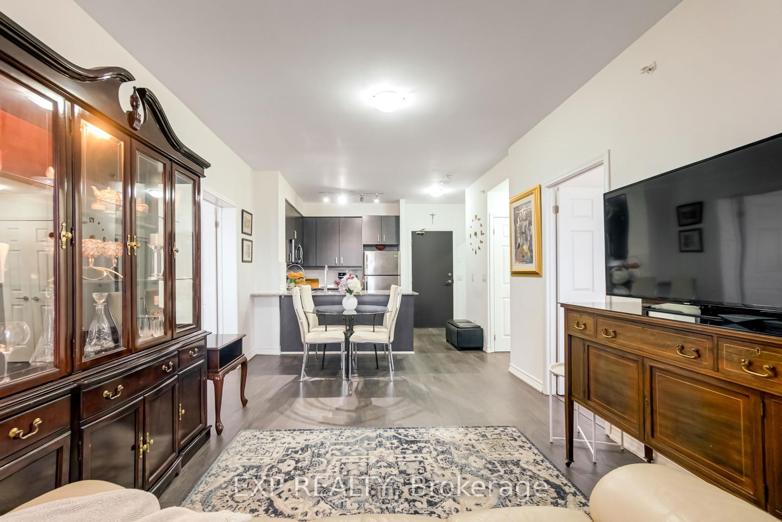 11611 yonge St, unit 317 for sale