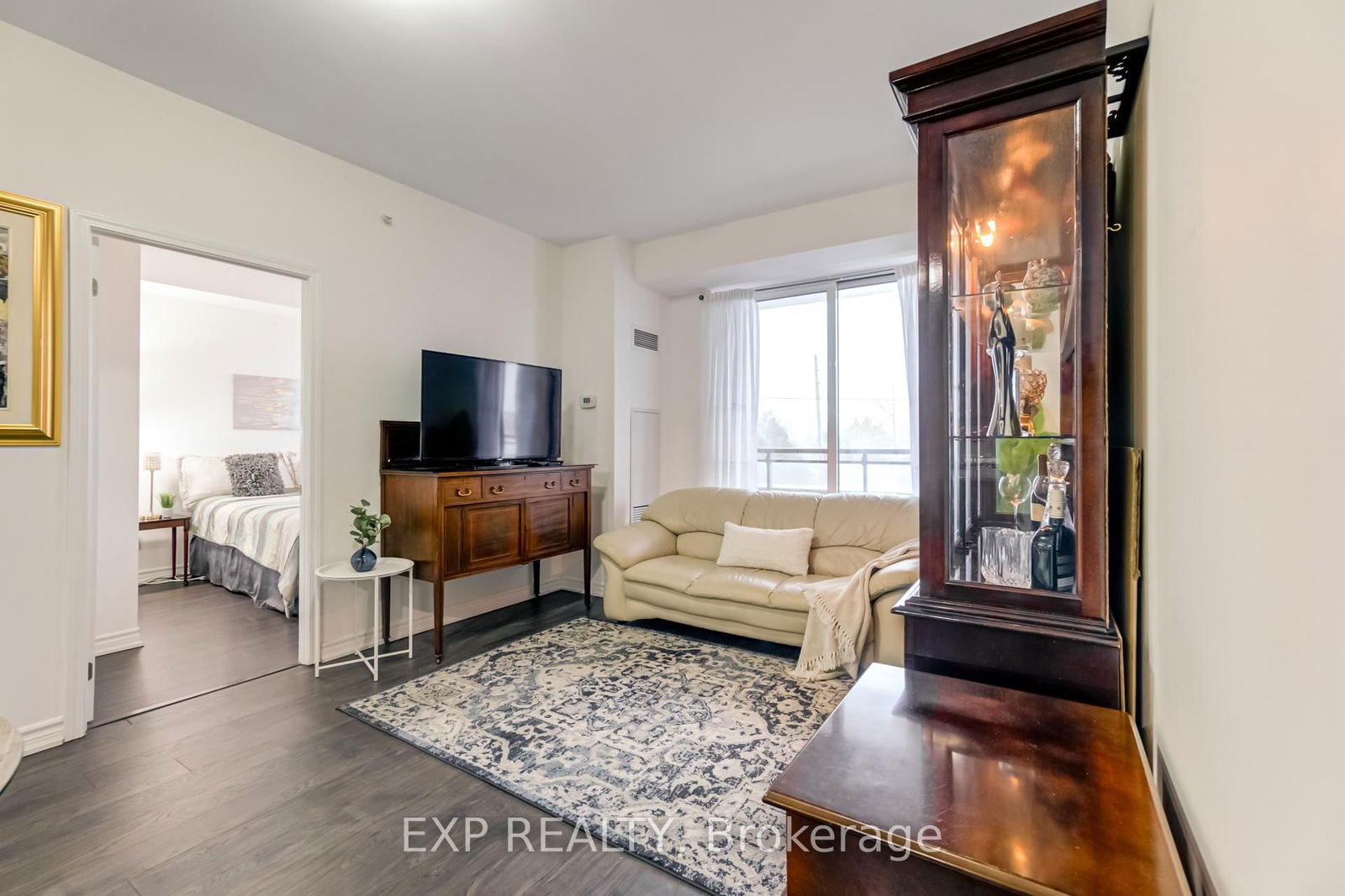 11611 yonge St, unit 317 for sale