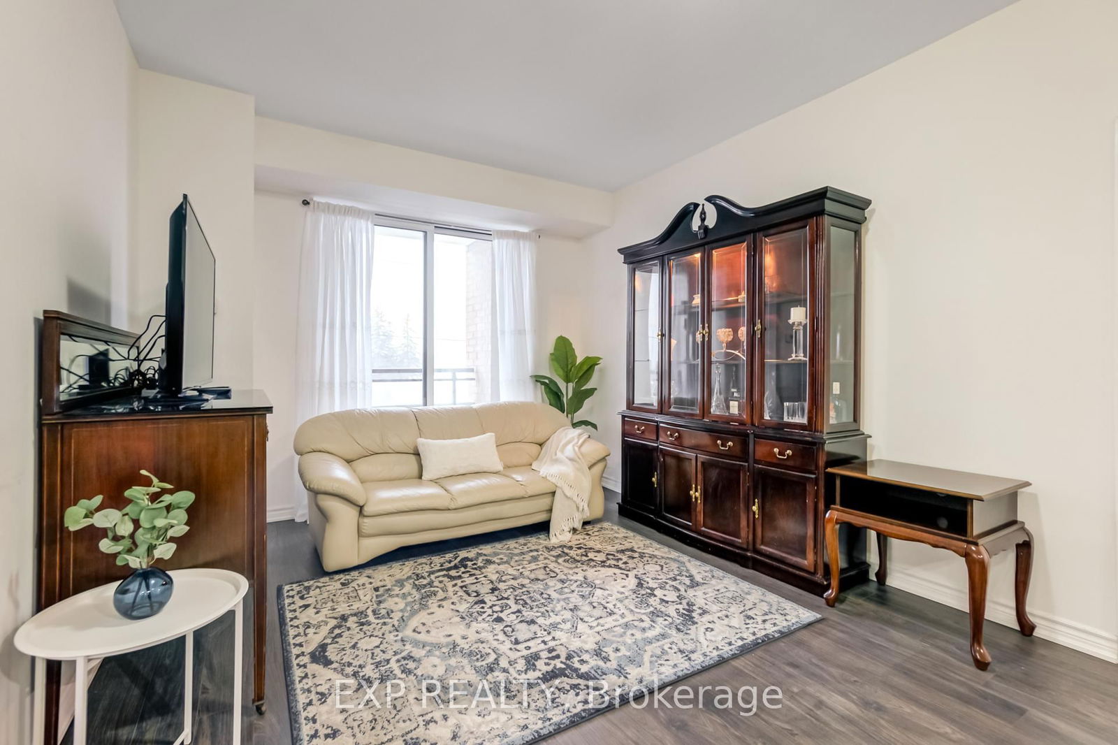 11611 yonge St, unit 317 for sale