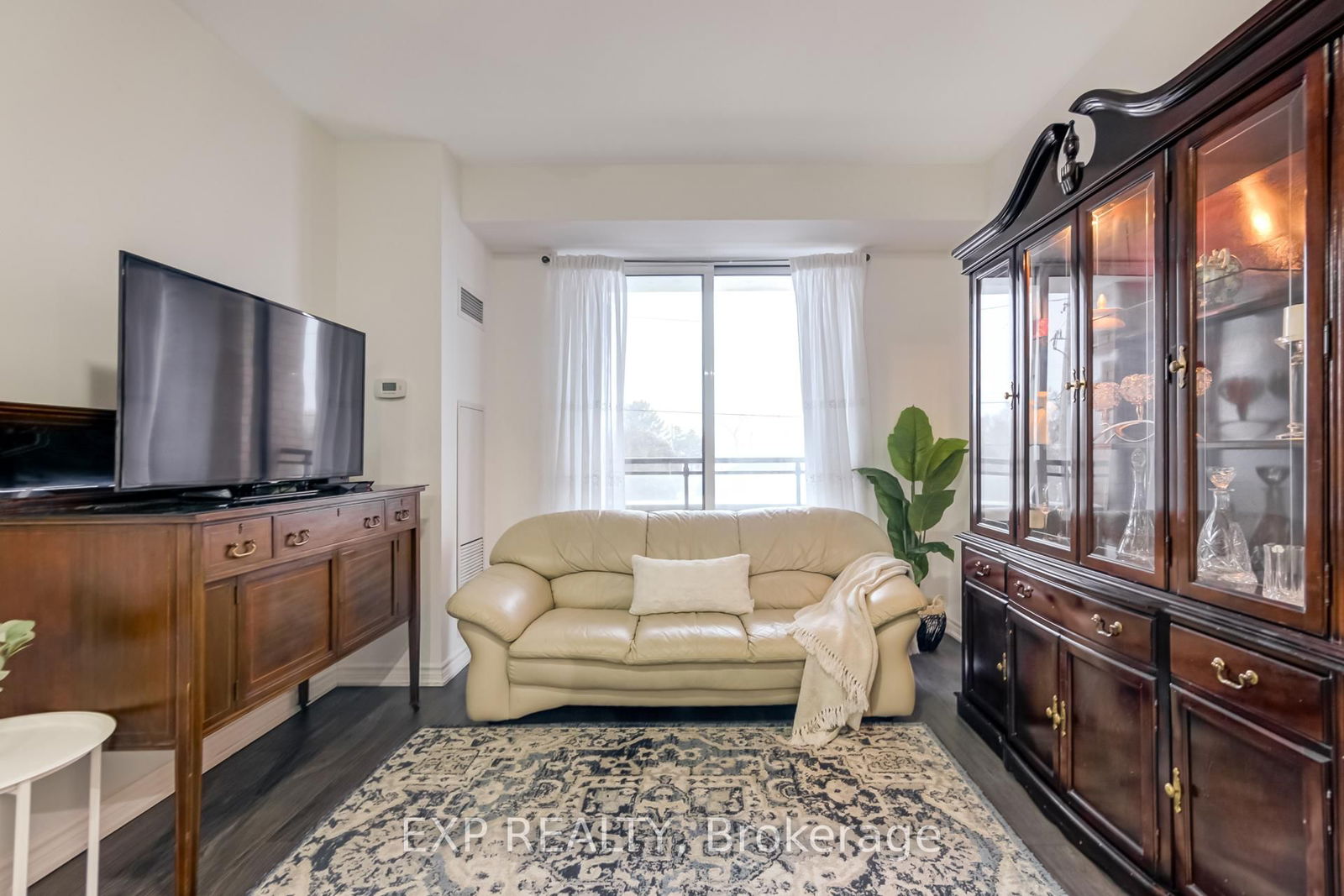 11611 yonge St, unit 317 for sale