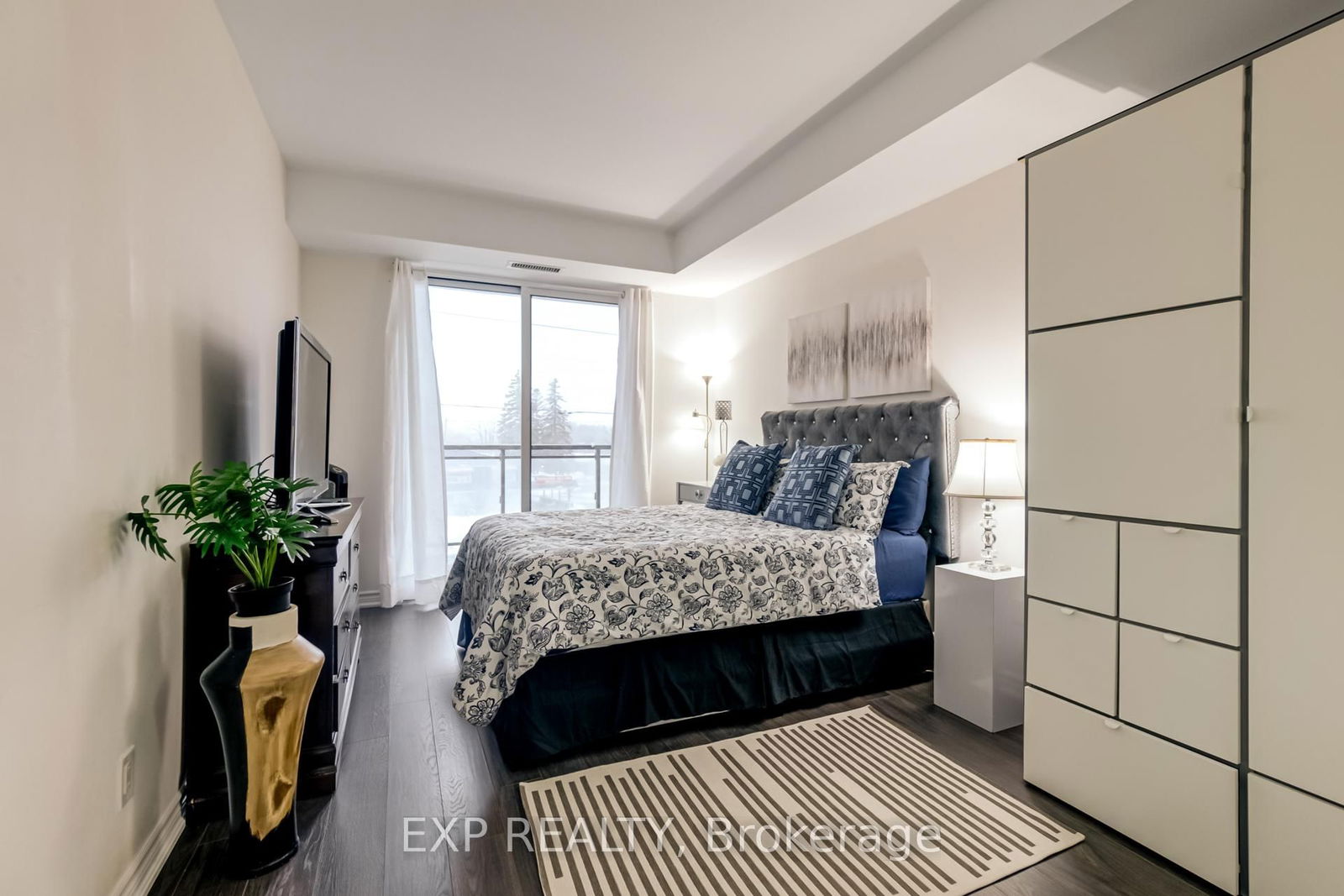 11611 yonge St, unit 317 for sale