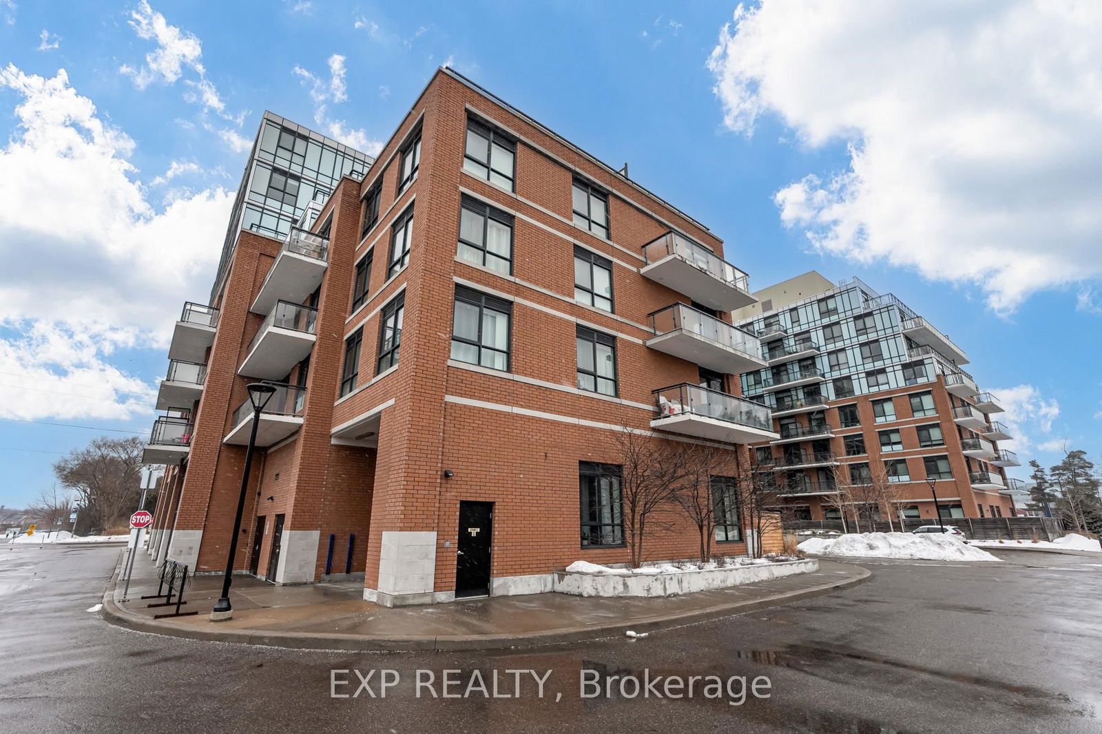 11611 yonge St, unit 317 for sale