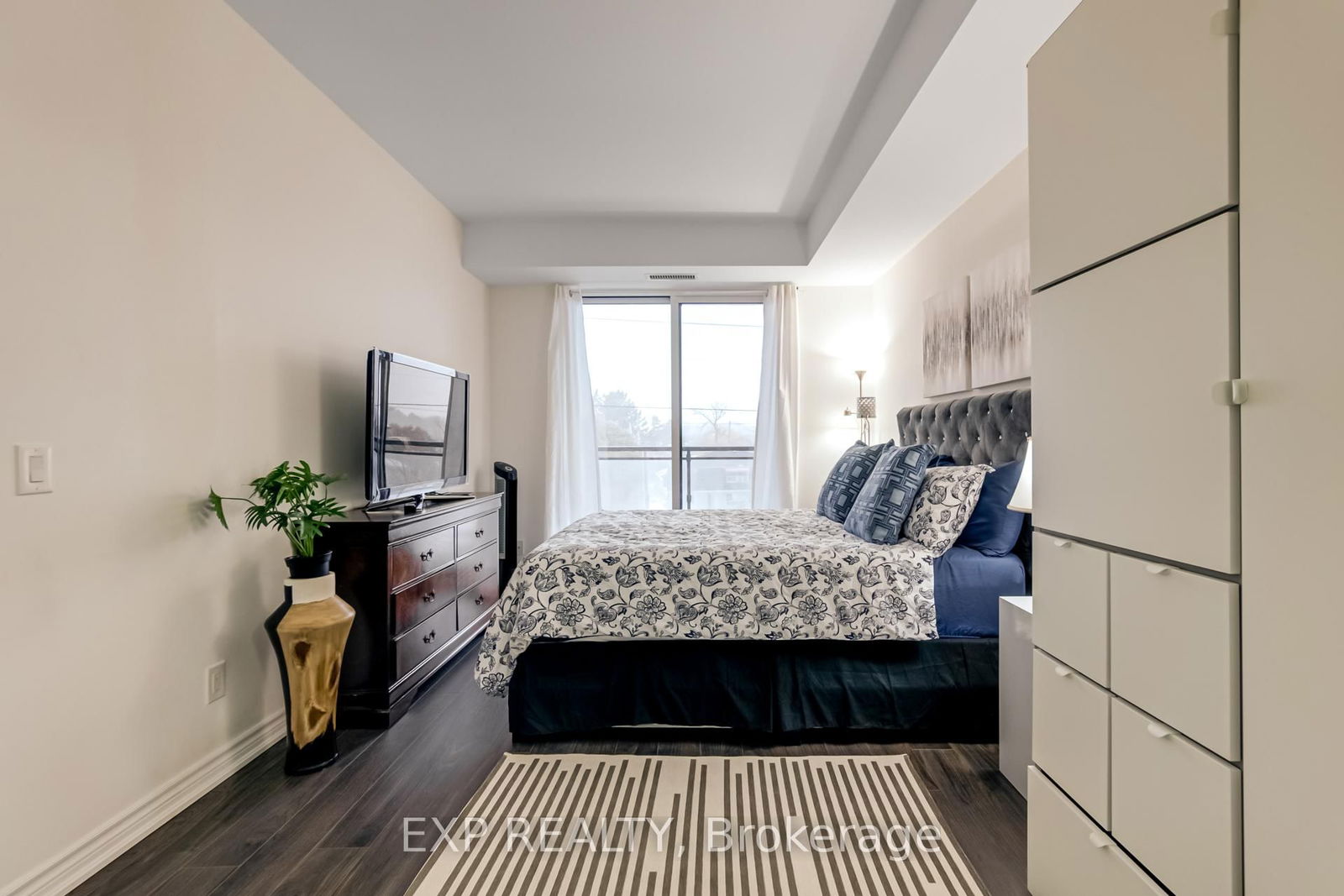 11611 yonge St, unit 317 for sale