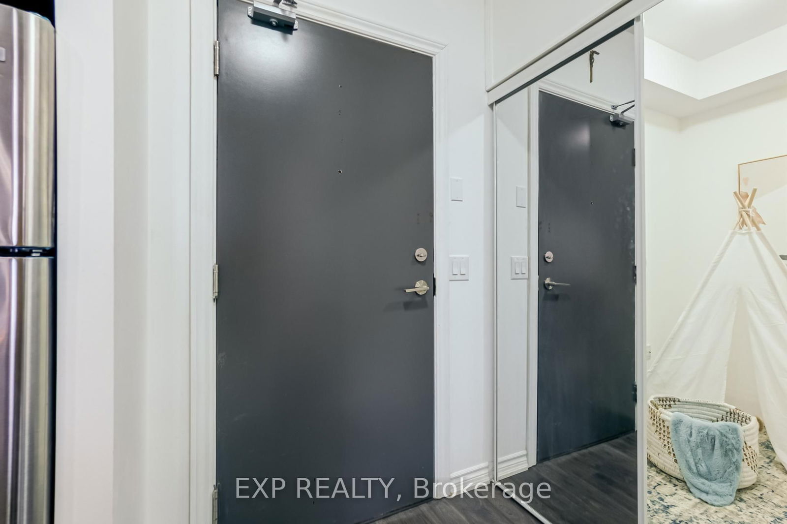 11611 yonge St, unit 317 for sale