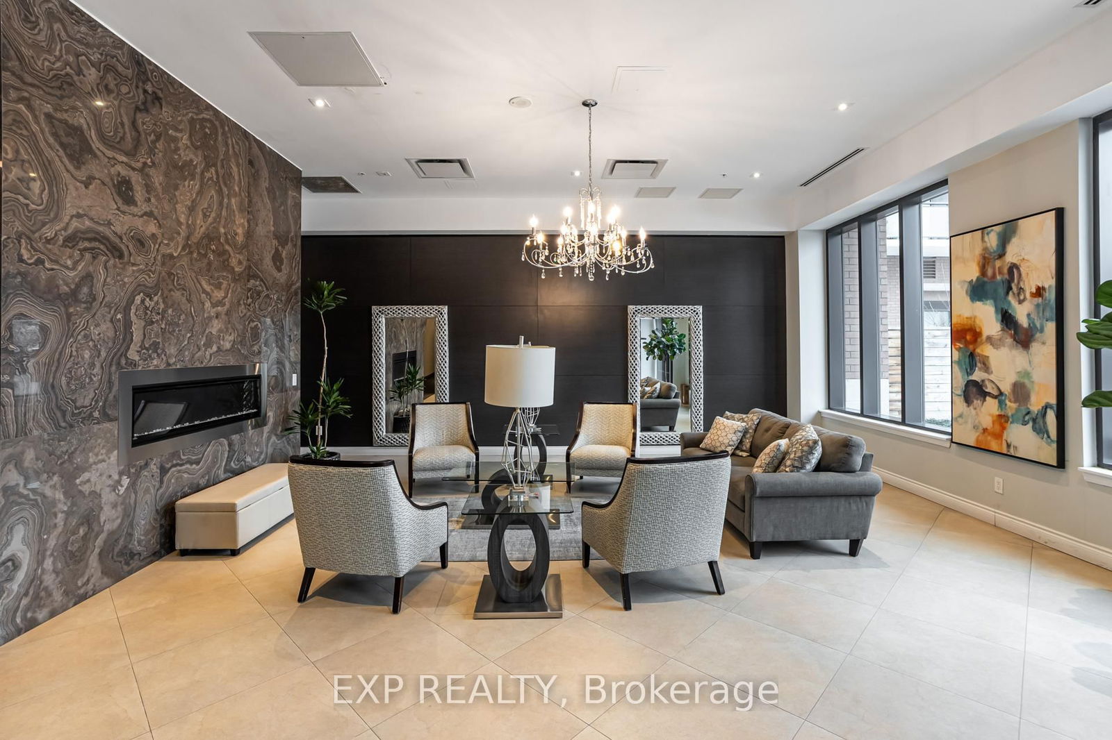 11611 yonge St, unit 317 for sale