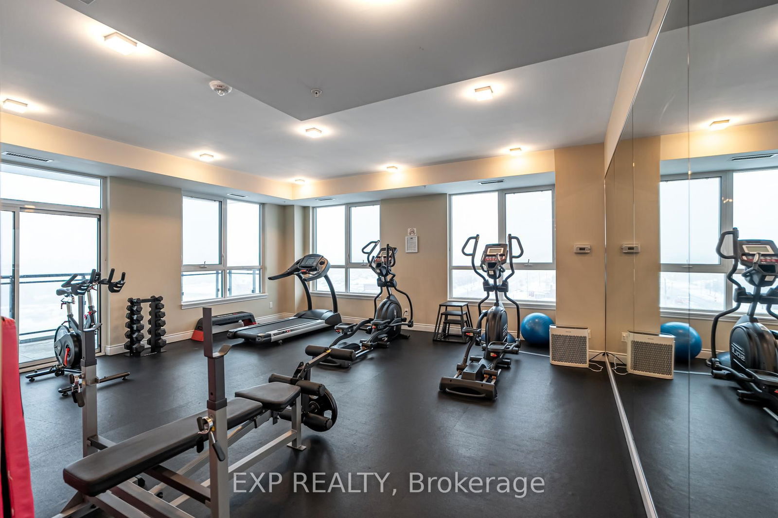 11611 yonge St, unit 317 for sale