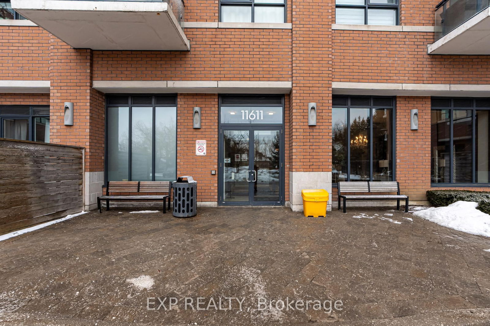 11611 yonge St, unit 317 for sale