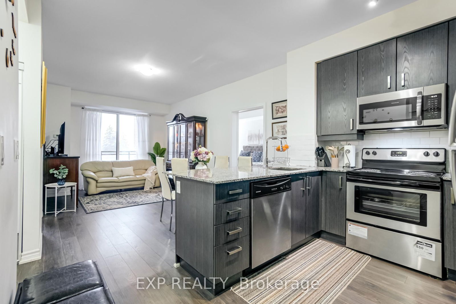 11611 yonge St, unit 317 for sale