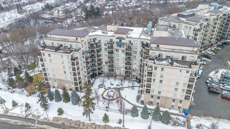 8 Maison Parc Crt, unit 303 for sale