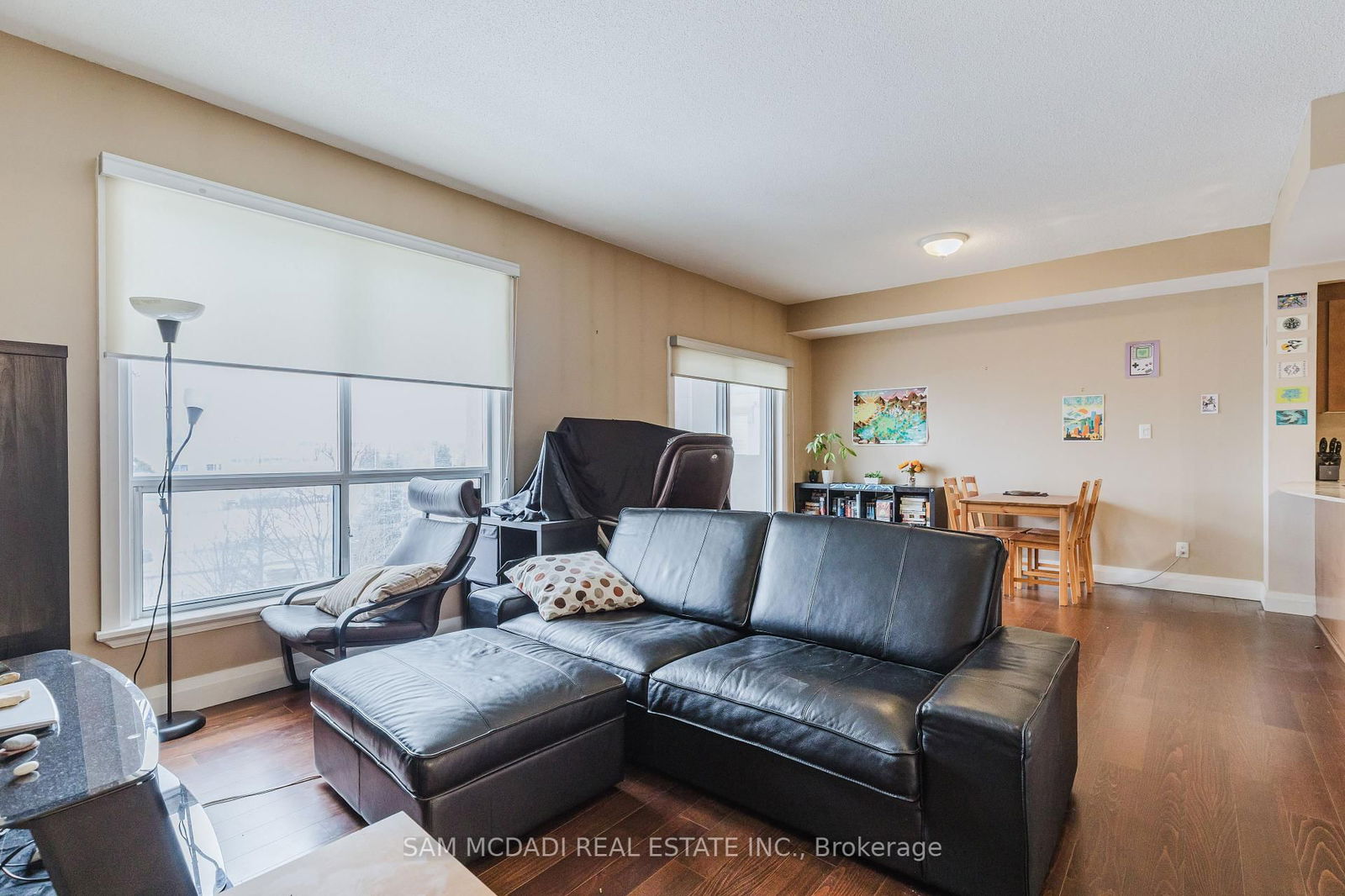 8 Maison Parc Crt, unit 303 for sale