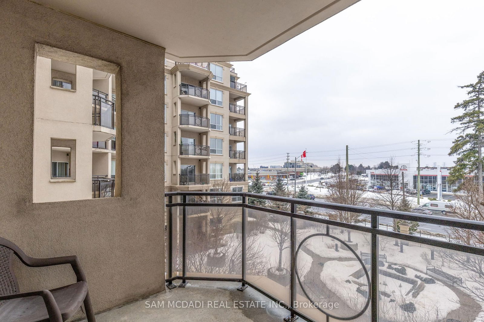 8 Maison Parc Crt, unit 303 for sale