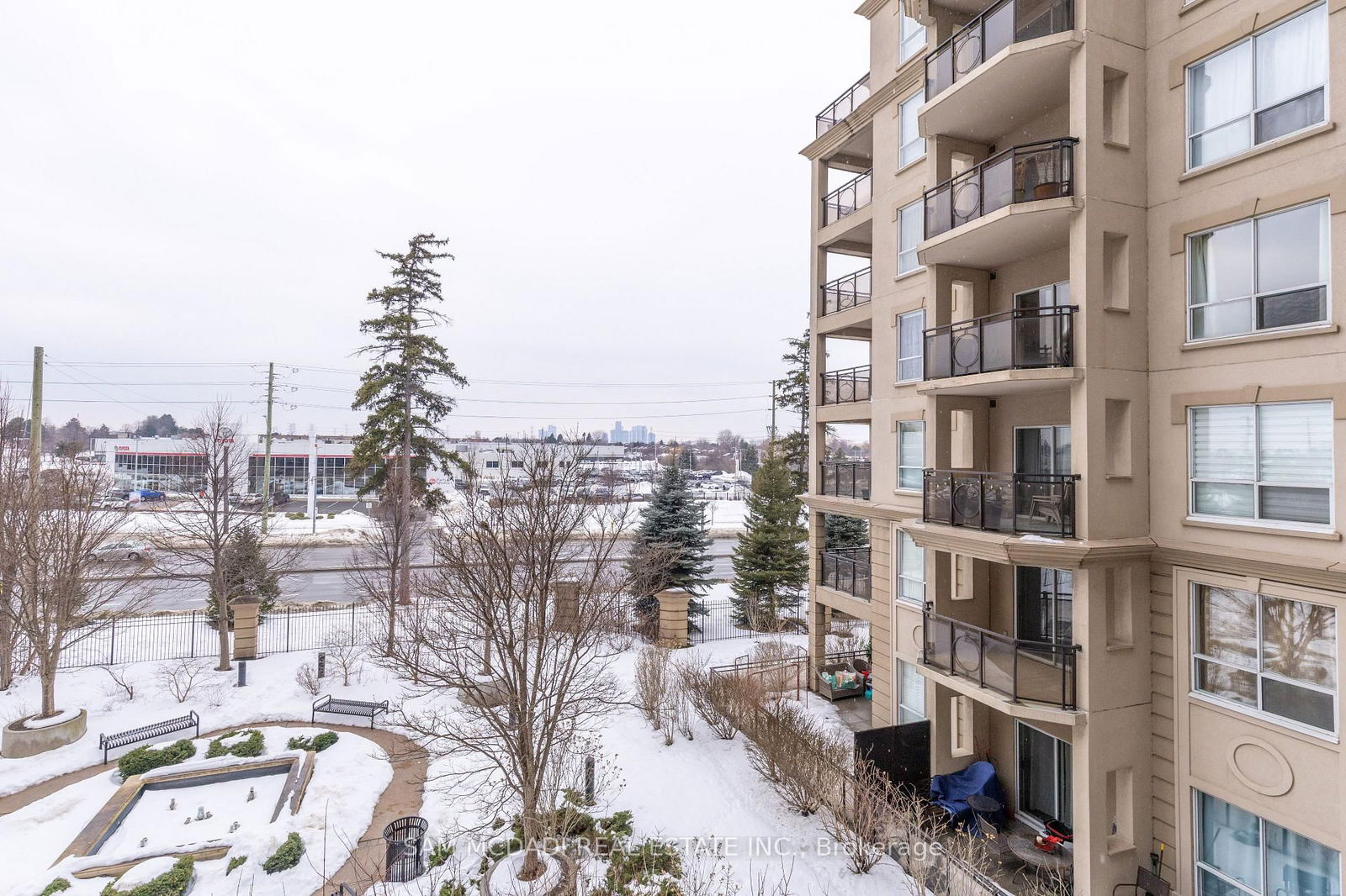 8 Maison Parc Crt, unit 303 for sale