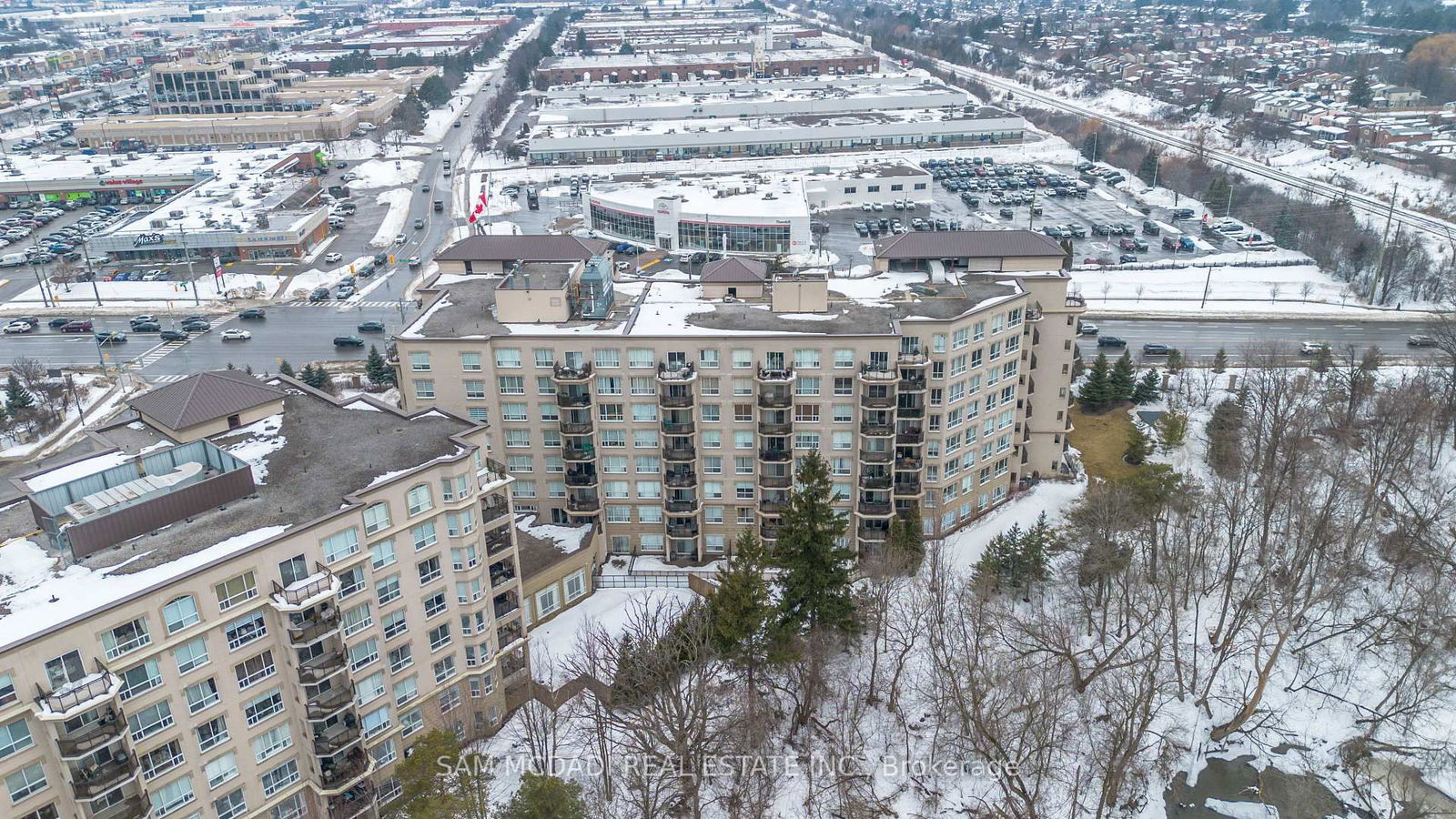 8 Maison Parc Crt, unit 303 for sale