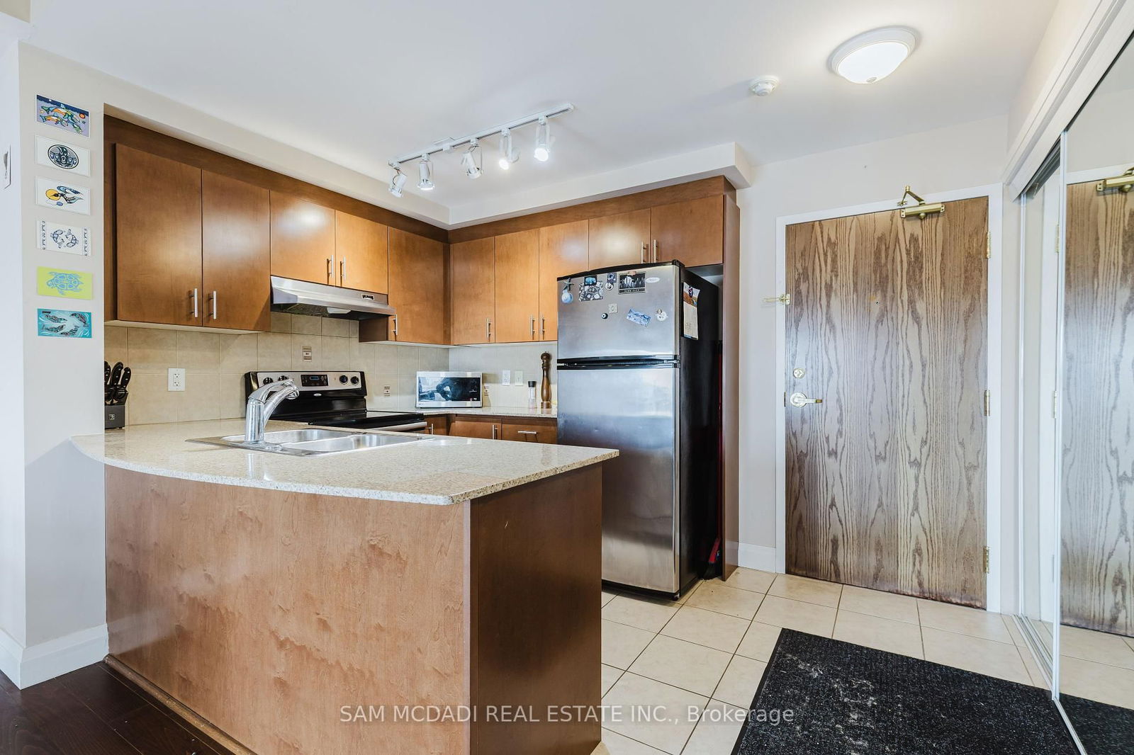 8 Maison Parc Crt, unit 303 for sale