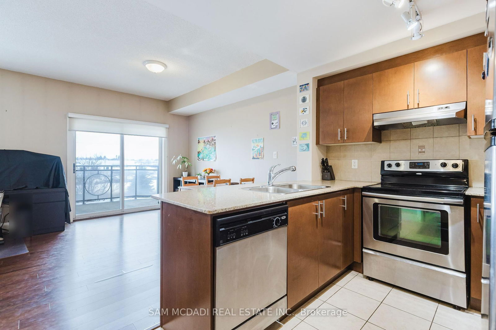 8 Maison Parc Crt, unit 303 for sale