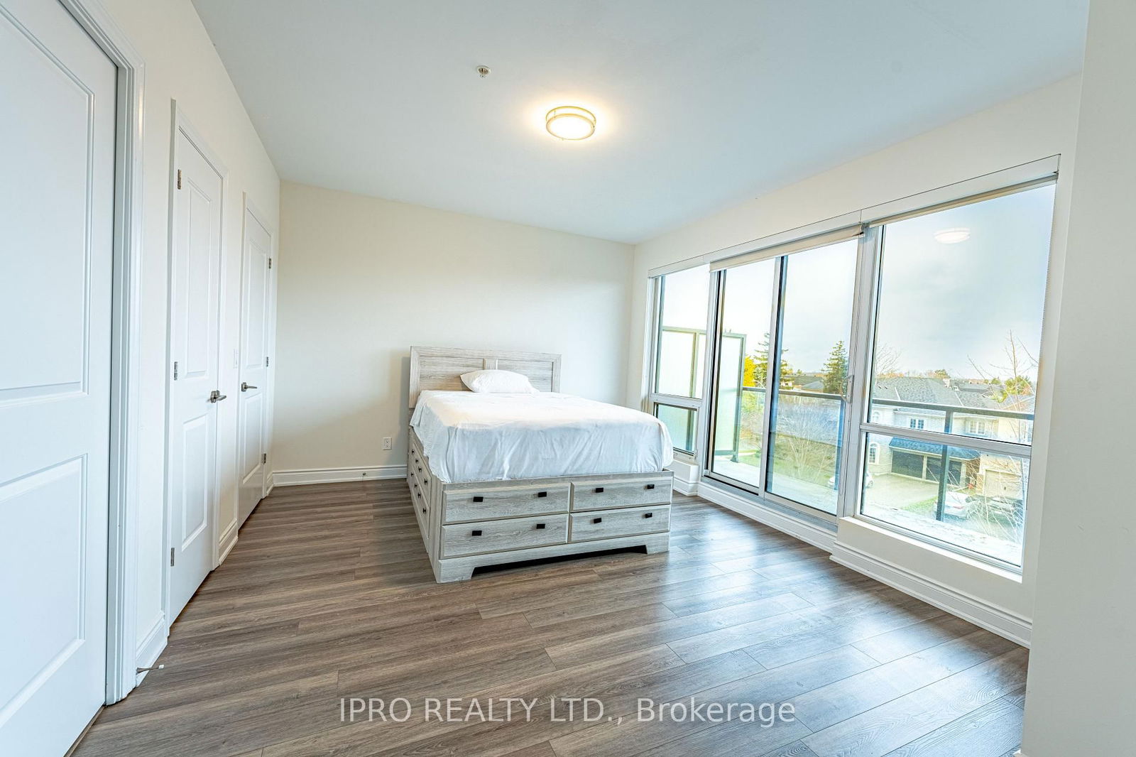 9088 Yonge St, unit 205 for sale