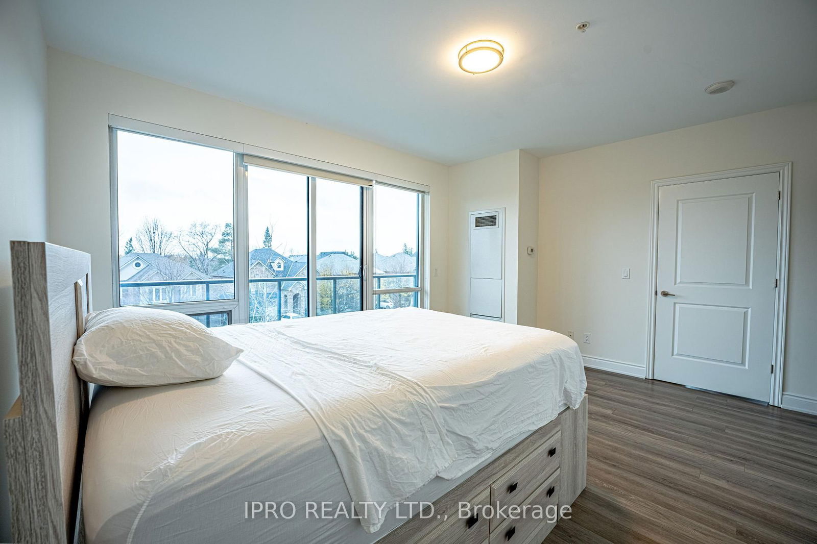 9088 Yonge St, unit 205 for sale