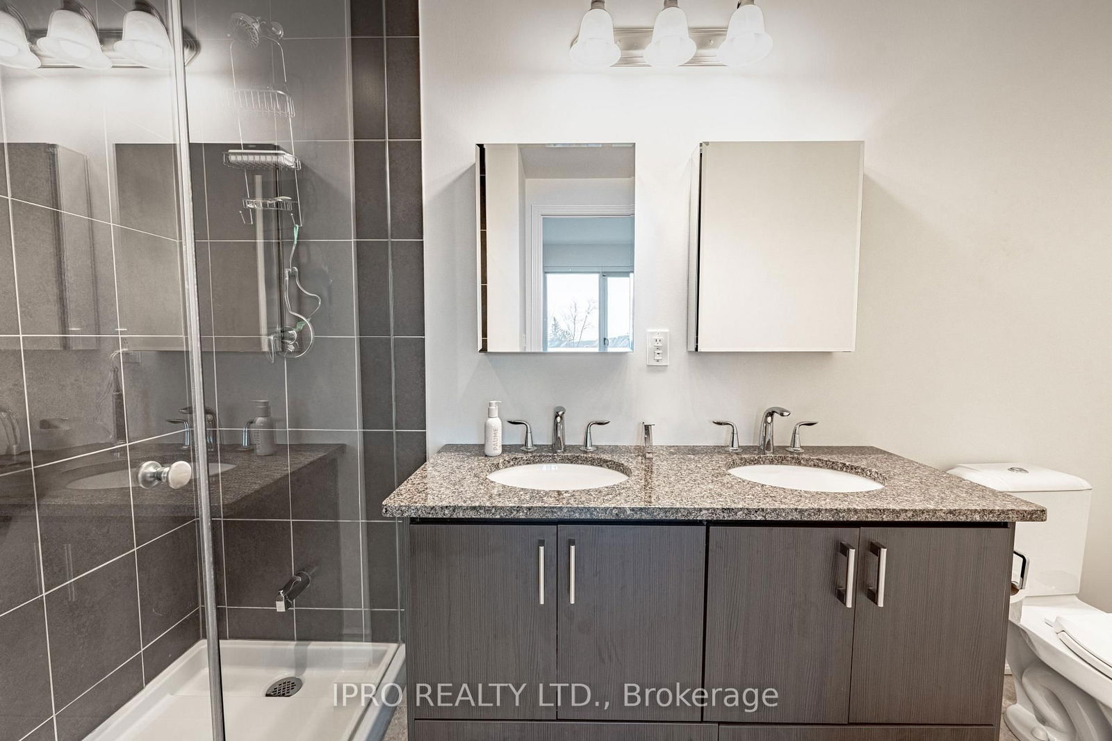 9088 Yonge St, unit 205 for sale