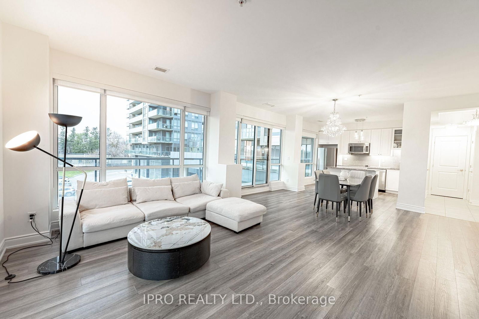 9088 Yonge St, unit 205 for sale