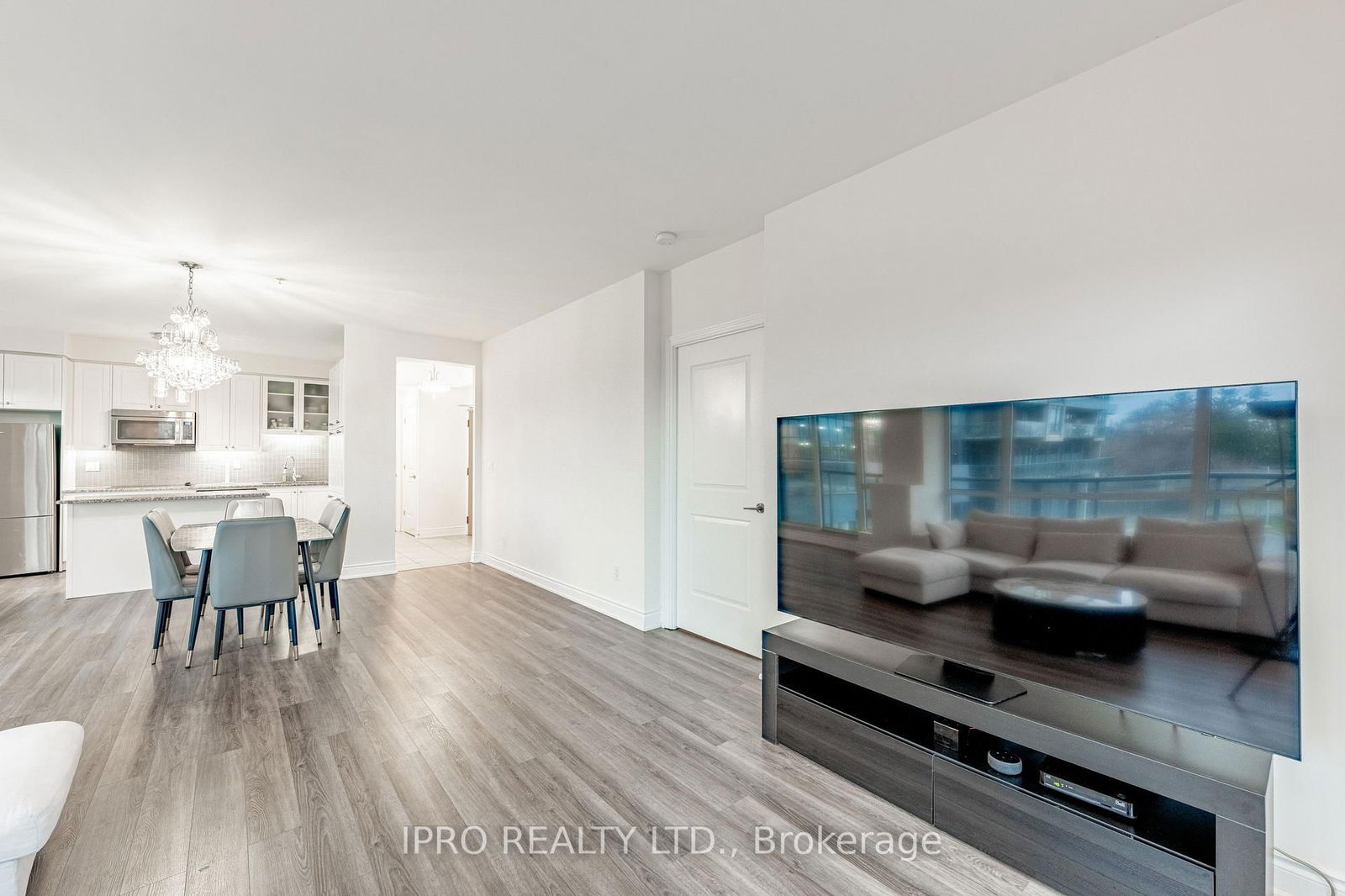 9088 Yonge St, unit 205 for sale