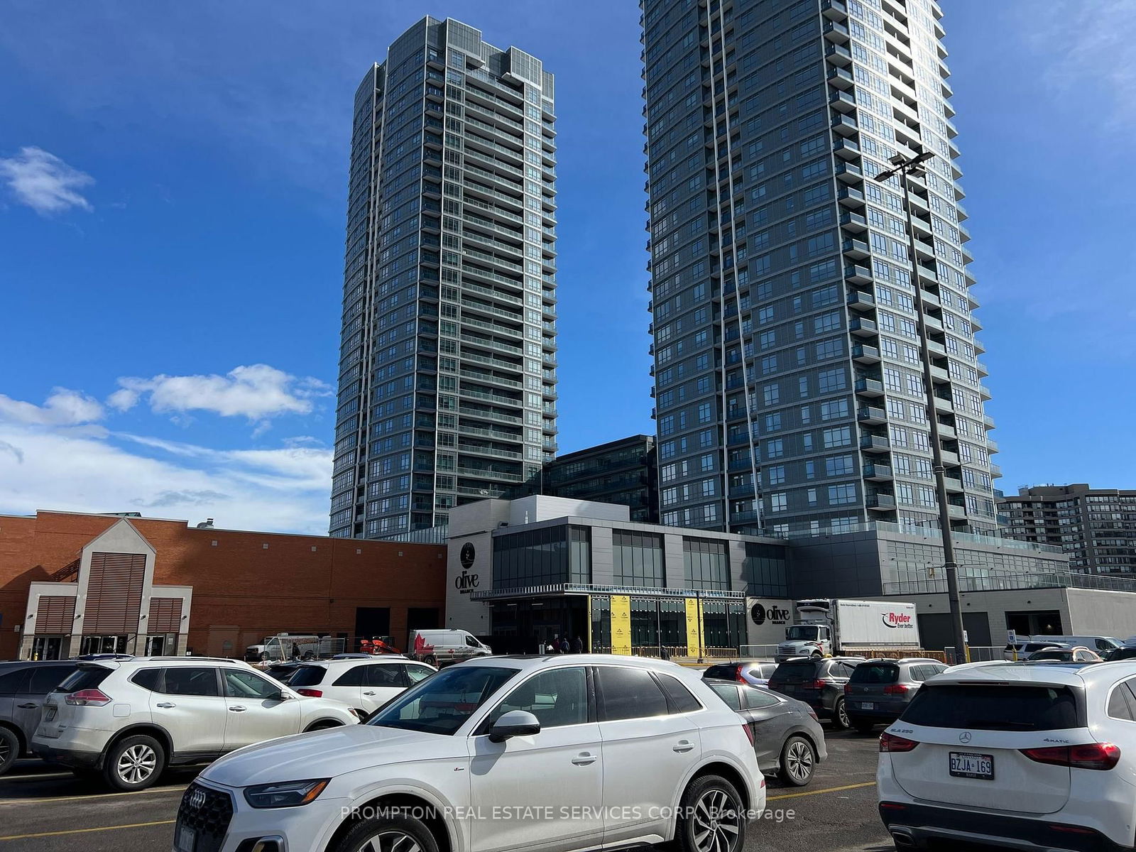 50 Upper Mall Way, unit B-2005 for rent