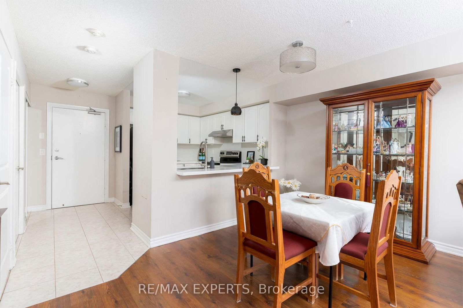 8026 Kipling Ave, unit 212 for sale