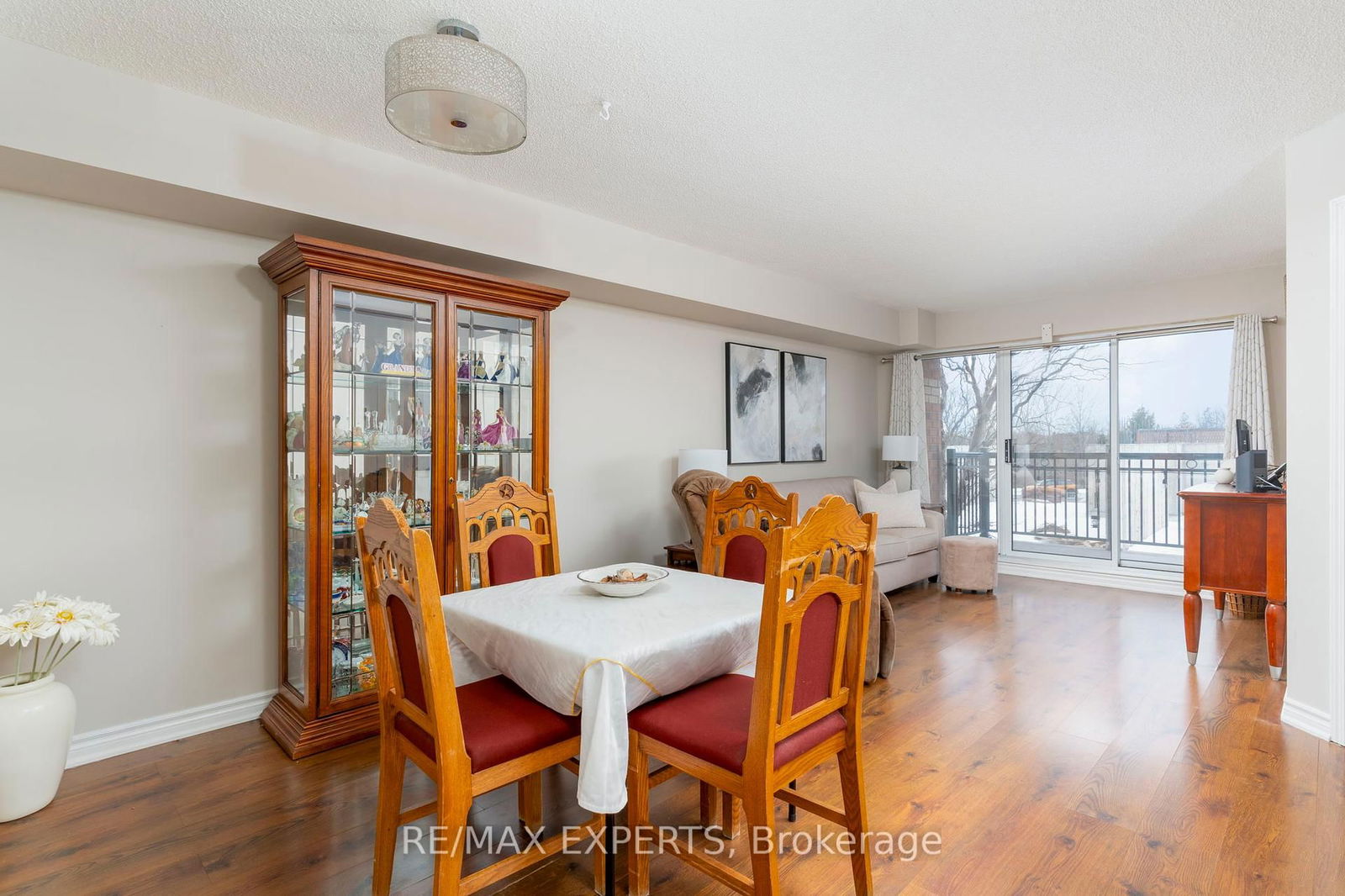 8026 Kipling Ave, unit 212 for sale