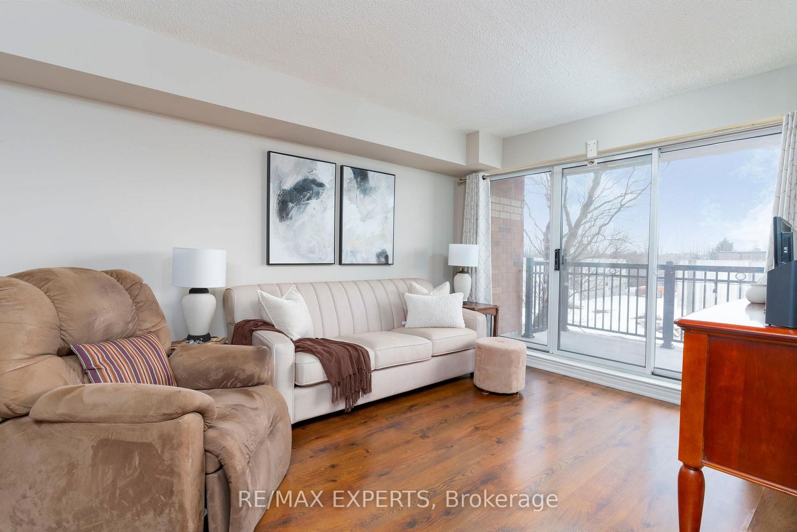 8026 Kipling Ave, unit 212 for sale