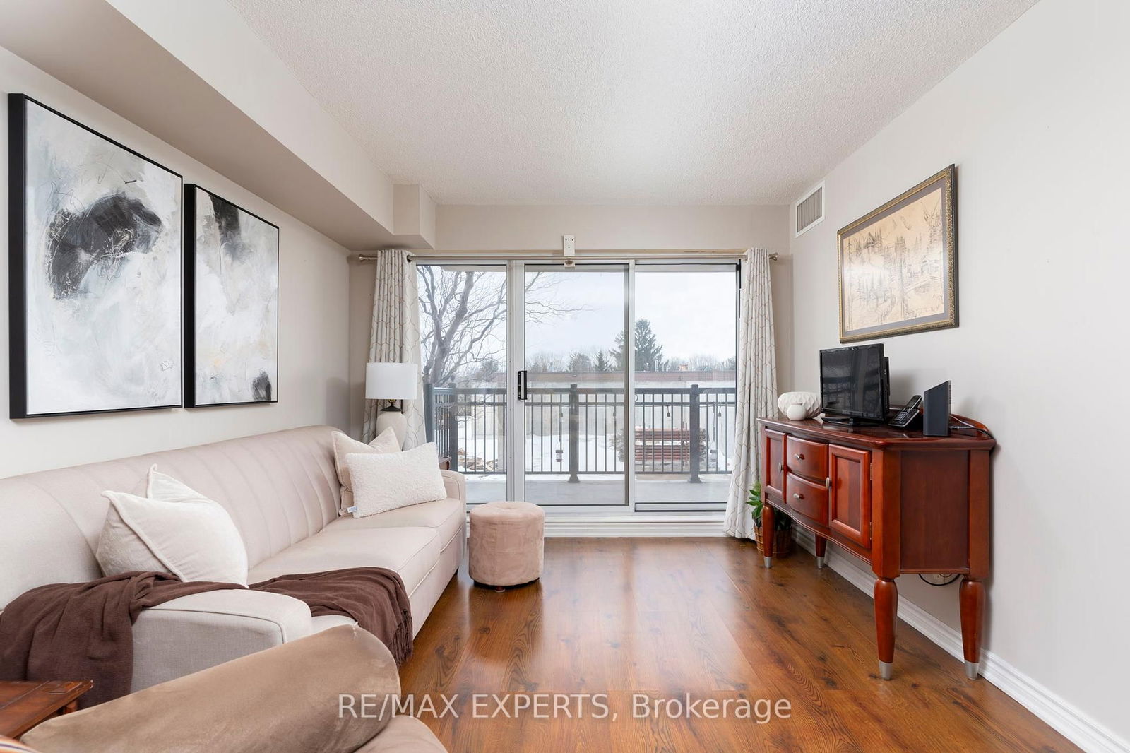 8026 Kipling Ave, unit 212 for sale