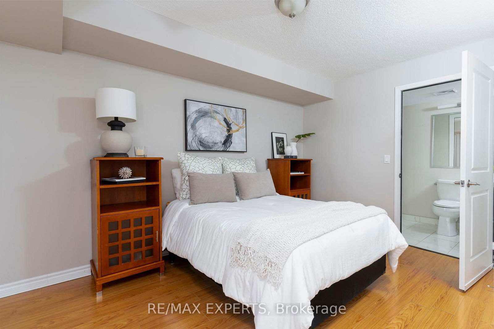 8026 Kipling Ave, unit 212 for sale