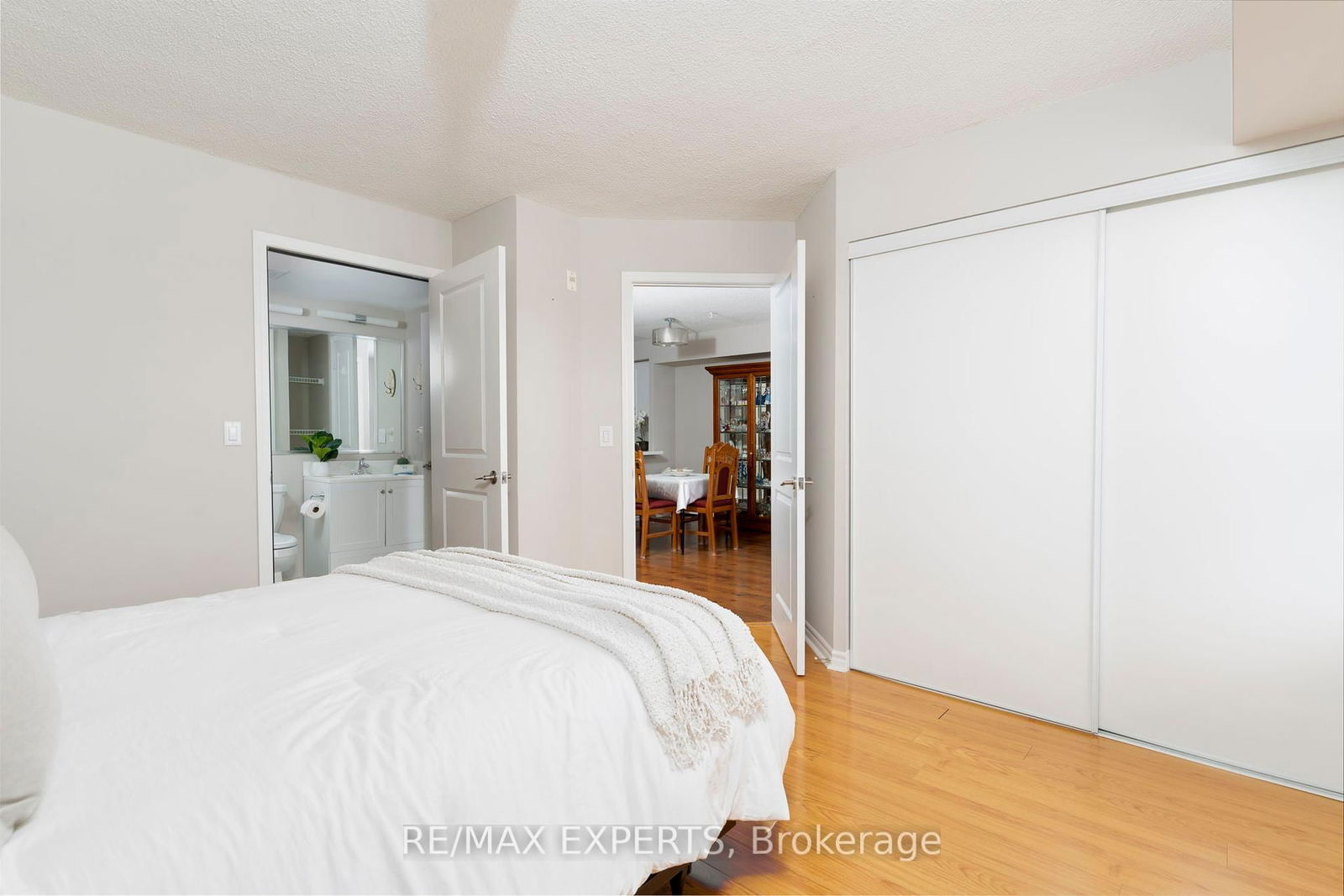 8026 Kipling Ave, unit 212 for sale