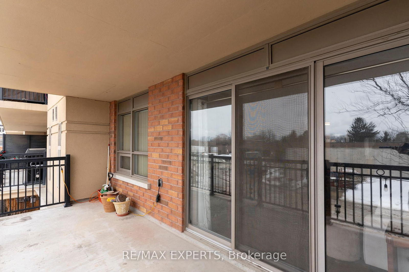 8026 Kipling Ave, unit 212 for sale