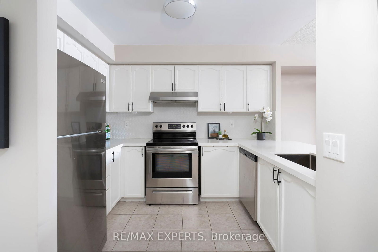 8026 Kipling Ave, unit 212 for sale