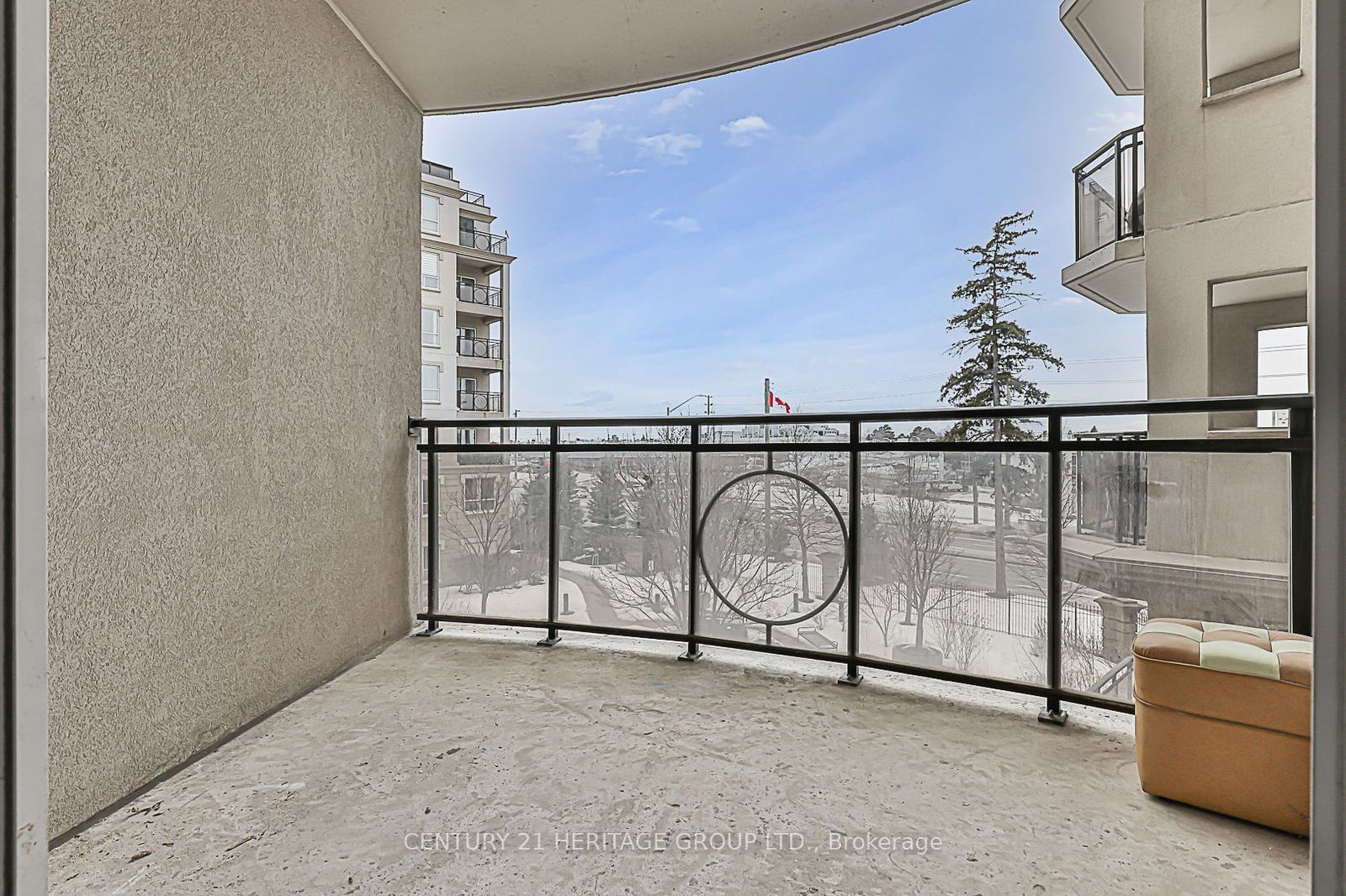 8 Maison Parc Crt, unit 305 for sale