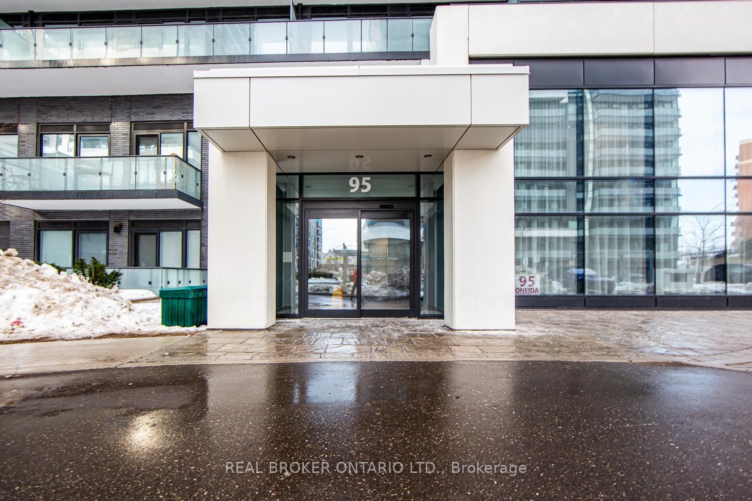 95 Oneida Cres, unit 811 for sale