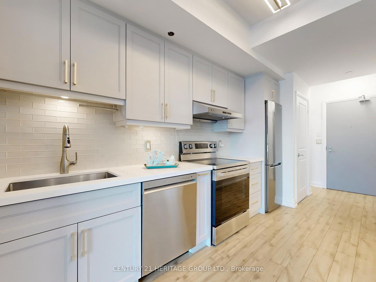 7165 Yonge St, unit PH105 for sale