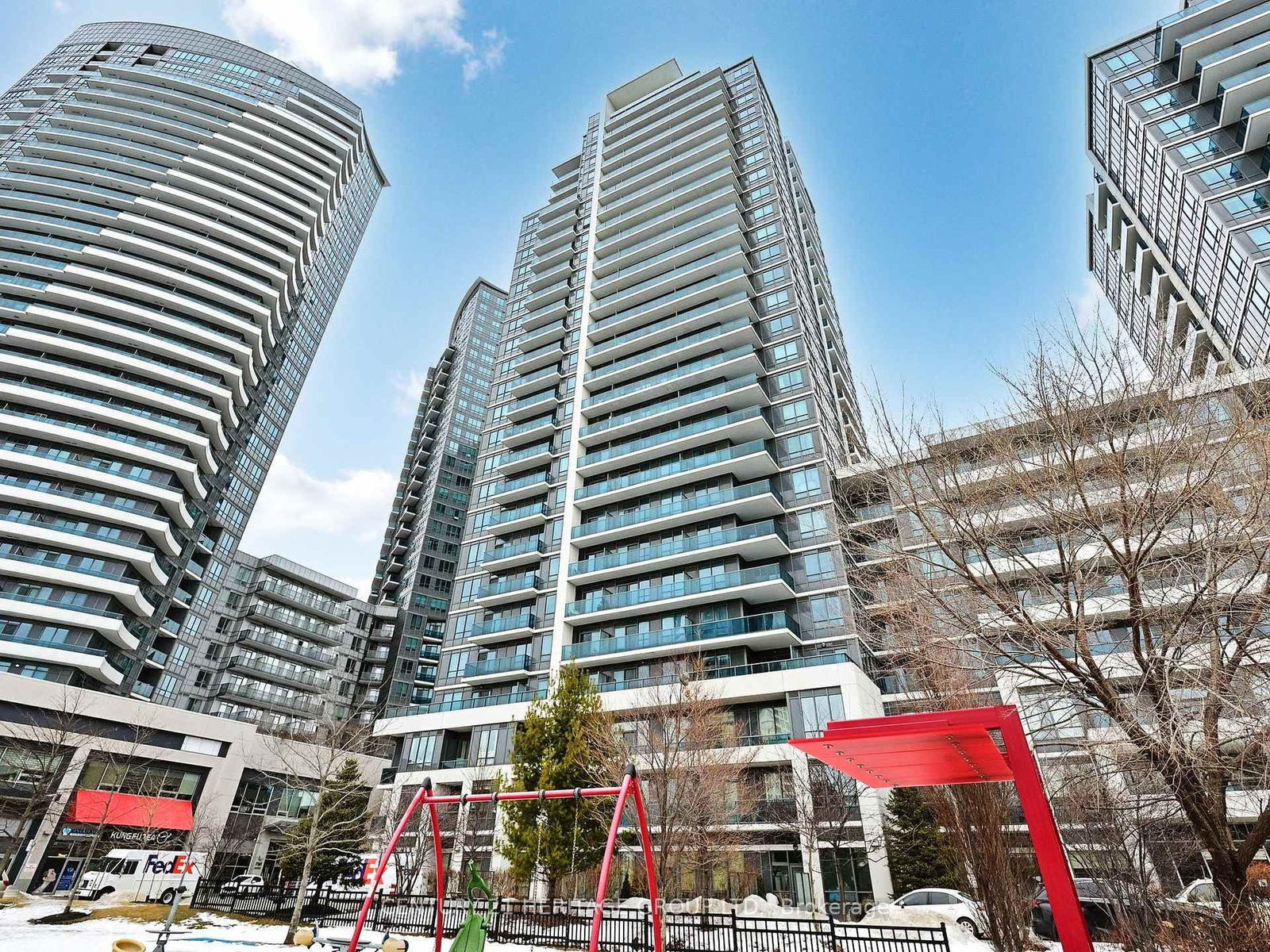 7165 Yonge St, unit PH105 for sale