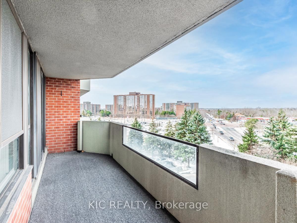 33 Weldrick Condos, Richmond Hill, Toronto