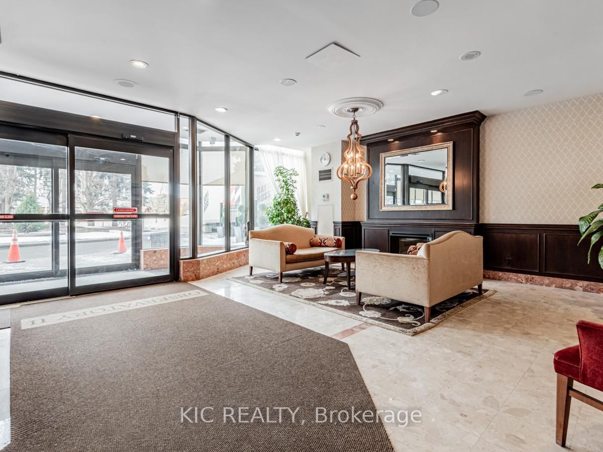 33 Weldrick Condos, Richmond Hill, Toronto