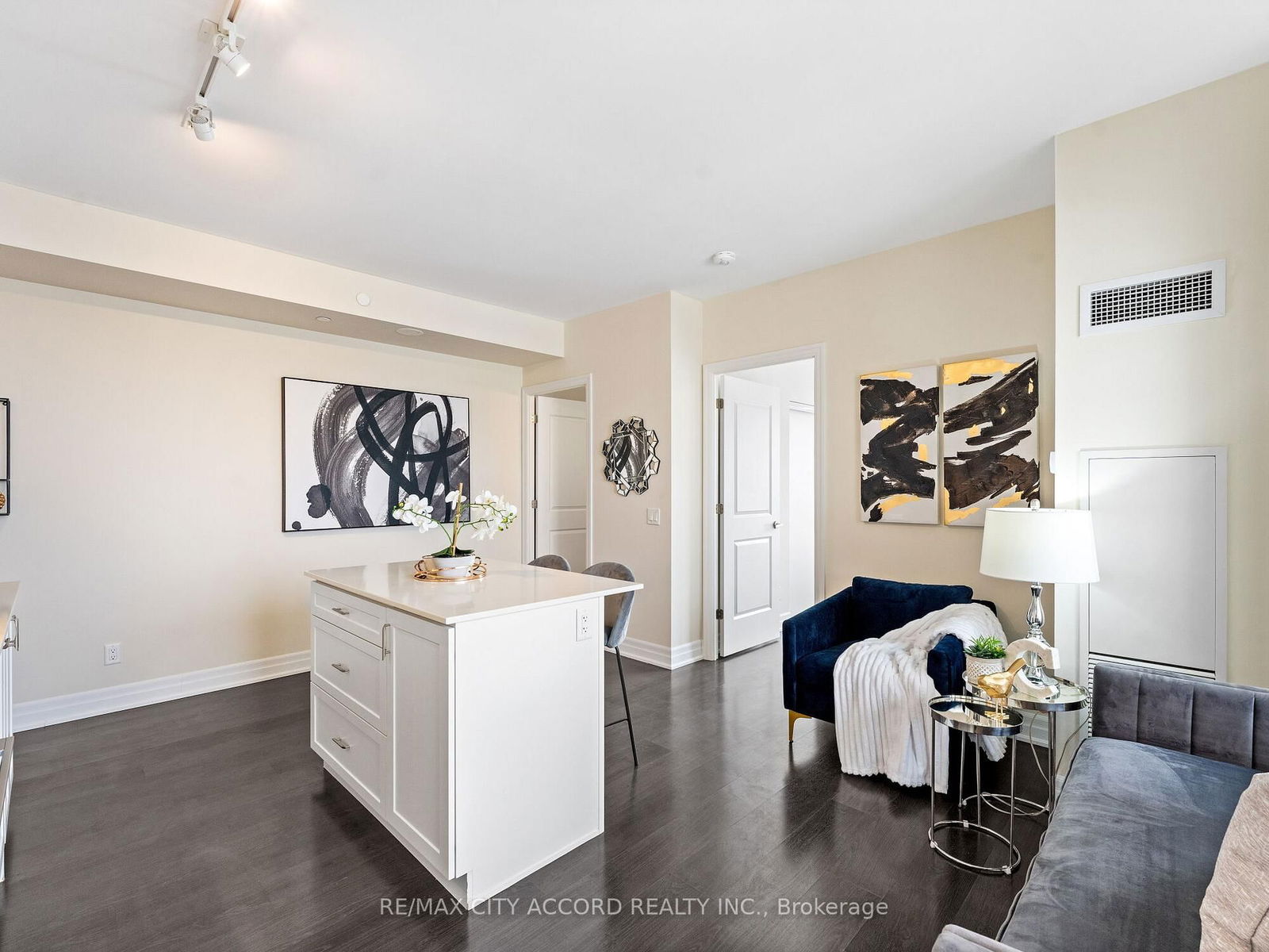 9085 Jane St, unit 1709 for sale