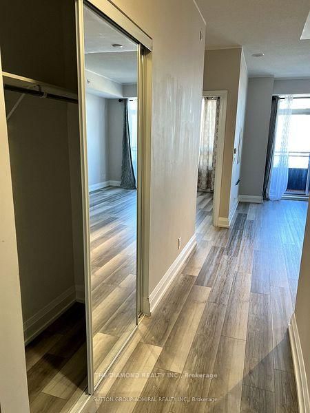 7890 Bathurst St, unit 2111 for rent