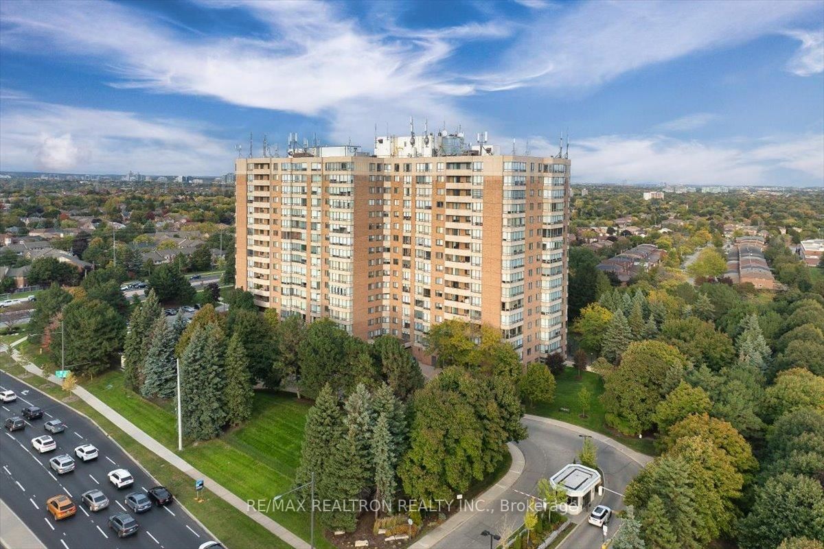 7601 Bathurst St, unit 103 for sale