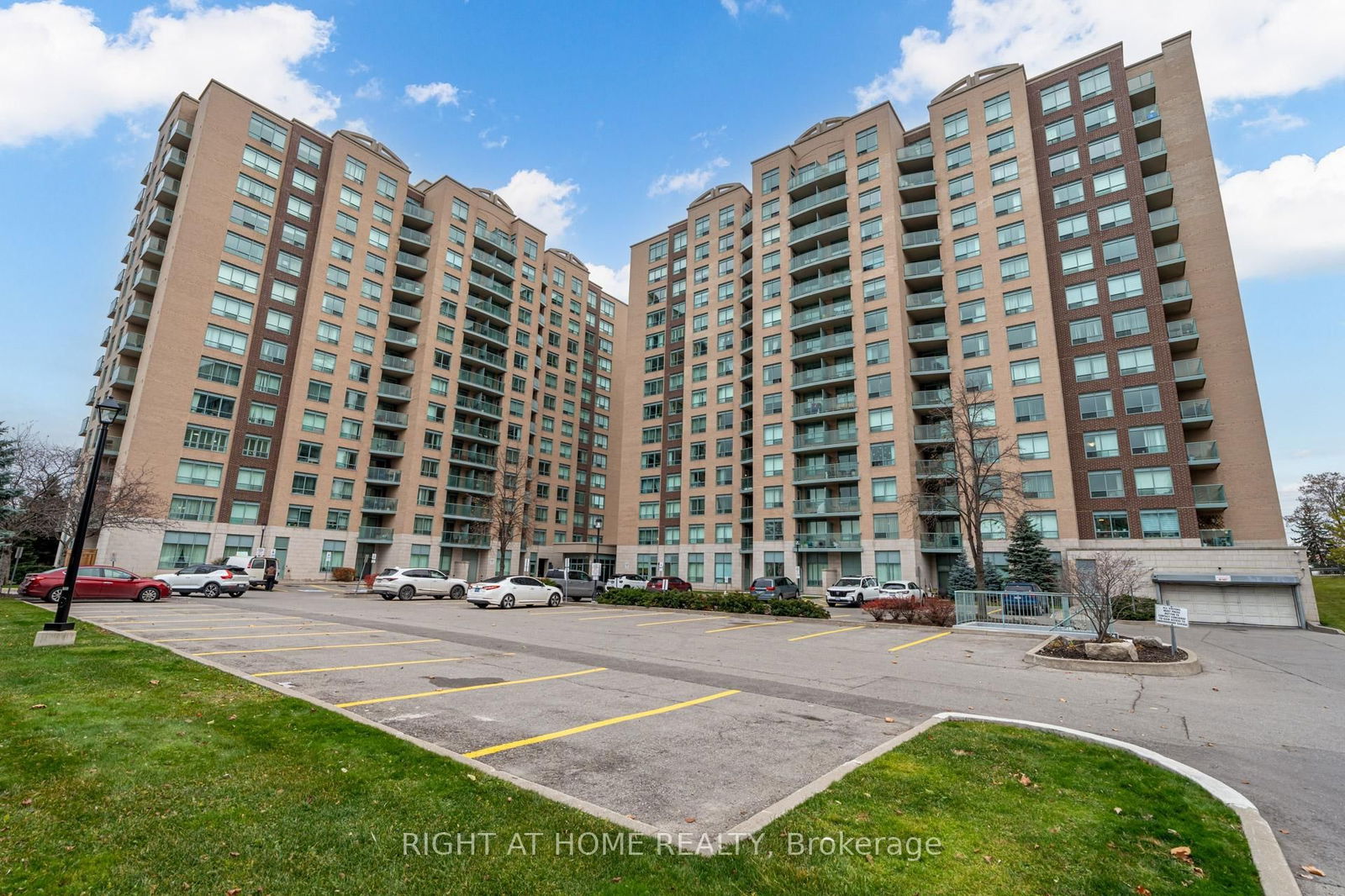 The Gates of Bayview IV Glen Condos, Richmond Hill, Toronto