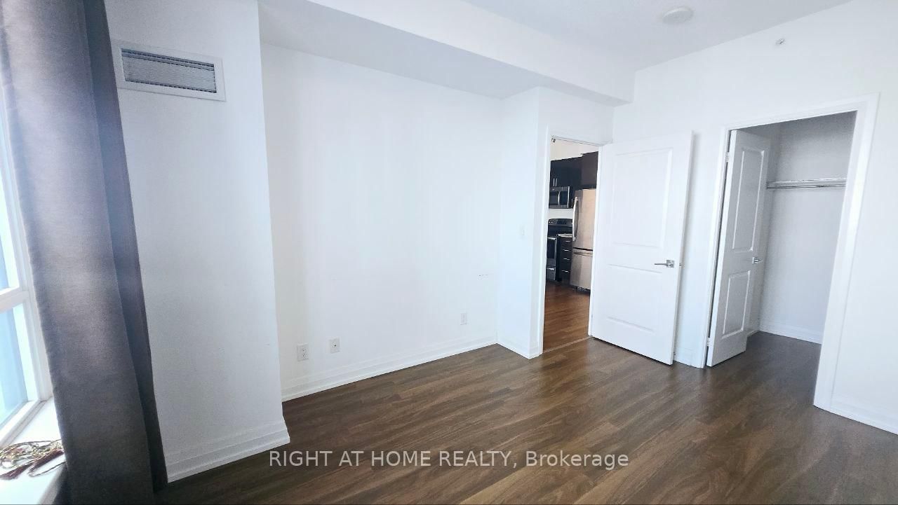 7167 Yonge St, unit 506 for rent